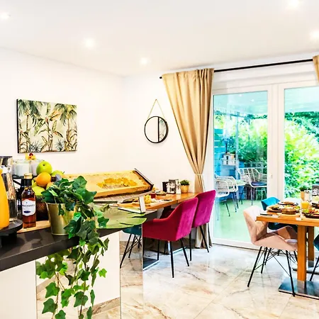 Fuerst Garden فندق 3*