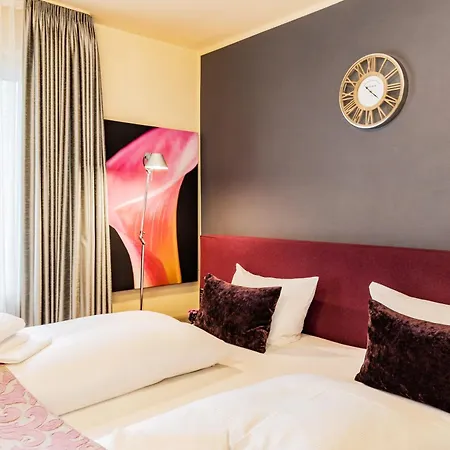 Fuerst Garden فندق